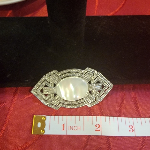 Vintage Silver tone and Mother of Pearl Brooch - Picture 5 of 6
